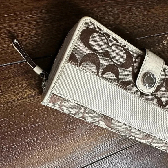 Coach signature logo wallet - Picture 14 of 15